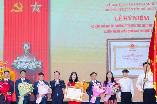 Trường Phổ thông trung học DTNT Nghệ An kỷ niệm 40 năm thành lập và đón nhận Huân chương Lao động hạng Ba