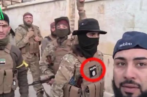 Cận cảnh các tay súng phiến loạn, gồm cả IS, đang tấn công Aleppo của Syria