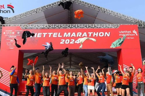 10.000 VĐV tạo bầu không khí sôi động tại giải chạy Viettel Marathon 2024