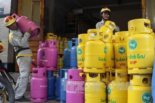 Giá gas bán lẻ trong nước giữ nguyên sau 4 tháng tăng liên tiếp
