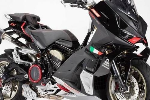 'Quái vật đầu đàn' Italjet Dragster 700 Twin trình làng, trang bị không đối thủ