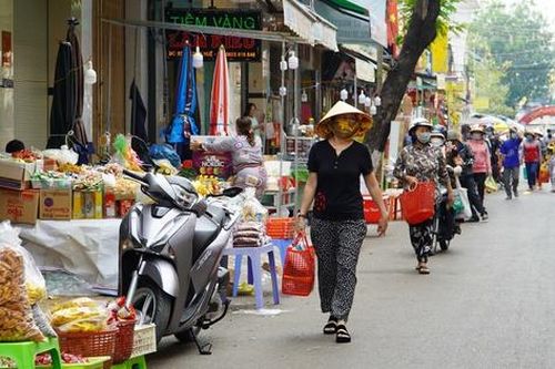 Phan Thiết chuẩn bị chợ Tết Nguyên Đán 2025 trong 6 ngày, với 18 vị trí bán hàng