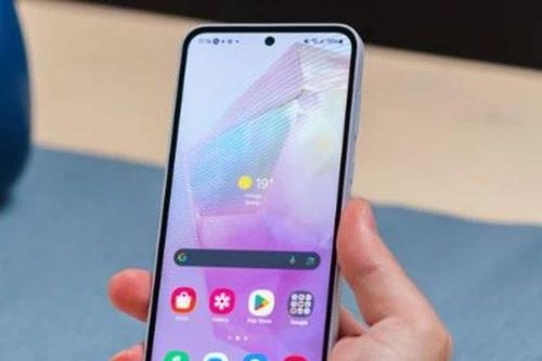 Galaxy A35 5G nổi như cồn vì ngon bổ rẻ vượt bậc, bán chạy hơn cả Galaxy A55 5G, đe nẹt iPhone 16