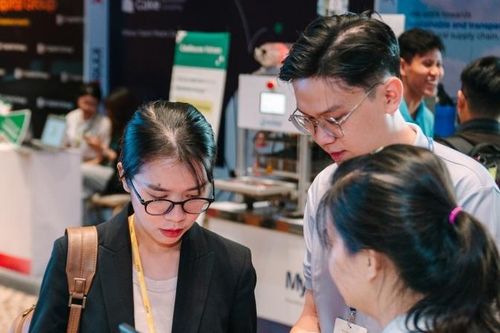 Nhiều người trẻ lo lắng về triển vọng nghề nghiệp