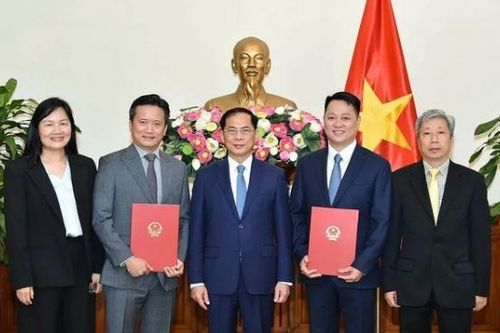 Nhân sự 29/11: Bộ Ngoại giao bổ nhiệm lãnh đạo Vụ; Cục Hải quan Lạng Sơn, Hải Phòng có tân lãnh đạo