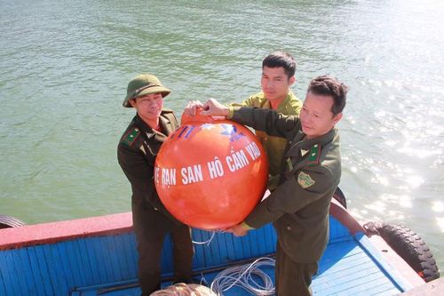 Khoanh vùng bảo vệ rạn san hô tại vườn quốc gia Cát Bà