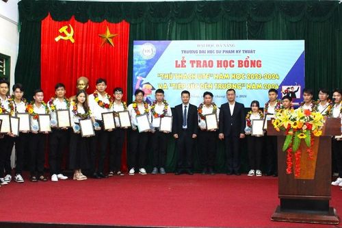 Trường Đại học Sư phạm Kỹ thuật trao gần 120 suất học bổng cho sinh viên
