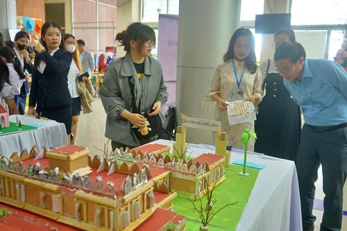 Người trẻ 'giữ hồn đô thị'