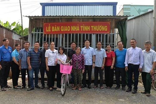 Xã Mỹ Tân: Bàn giao nhà tình thương cho hộ nghèo