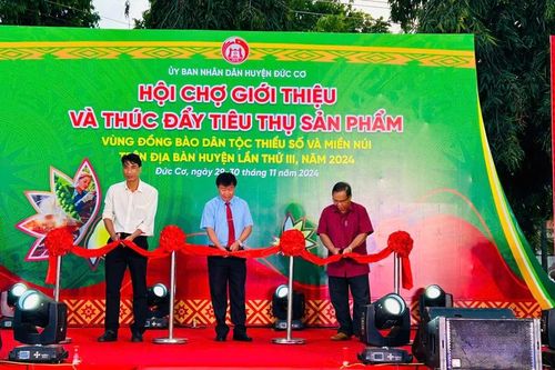 Đức Cơ: 30 gian hàng tham gia Hội chợ giới thiệu và thúc đẩy tiêu thụ sản phẩm