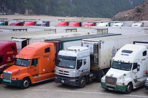 Xe đầu kéo và rơ-moóc lại có hai biển số vì sao?