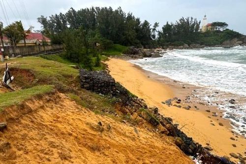 Quảng Ngãi: Kiểm tra tình hình sạt lở bờ biển Dung Quất