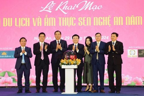 Nghệ An: Khai mạc Lễ hội Du lịch và Ẩm thực Sen năm 2024