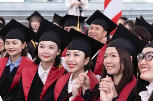 Trường Đại học Ngoại thương trao bằng cho hơn 500 tân thạc sĩ, tiến sĩ năm 2024