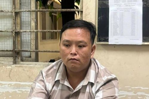 Vờ giúp đẩy xe đi đổ xăng để cướp giật điện thoại