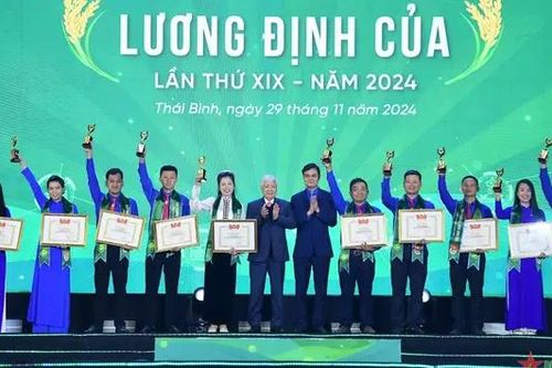 36 thanh niên nông thôn nhận Giải thưởng Lương Định Của