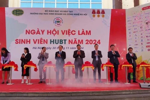 Trao gần 5.000 cơ hội việc làm cho sinh viên