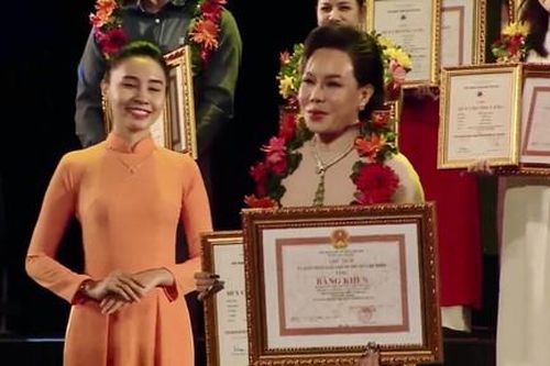 Thành Lộc, Việt Hương đoạt huy chương vàng Liên hoan sân khấu TPHCM