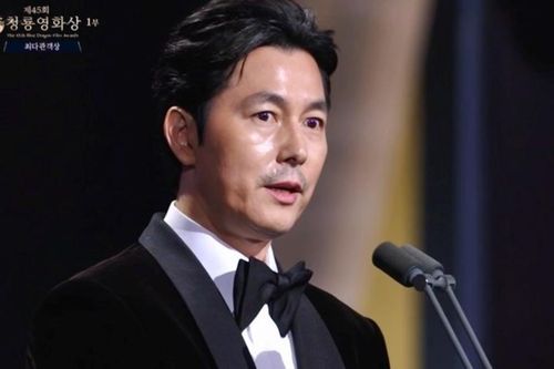 Sao Hàn 30/11: Jung Woo Sung xin lỗi về scandal, Lisa gây ngán ngẩm