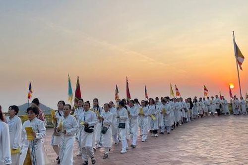 Hơn 20.000 Phật tử dâng hương tưởng nhớ Phật hoàng Trần Nhân Tông tại chùa Ngọa Vân Yên Tử
