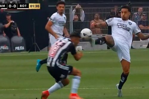 Pha bóng rợn người ở chung kết Copa Libertadores