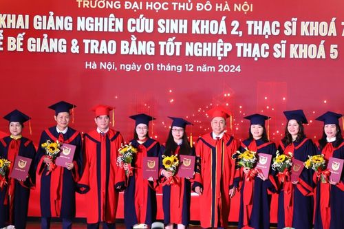 Trường Đại học Thủ đô khai giảng nghiên cứu sinh và trao 150 bằng thạc sĩ