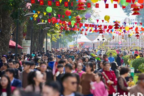 Lễ hội văn hóa ẩm thực Hà Nội năm 2024: tắc nghẽn vì du khách đông