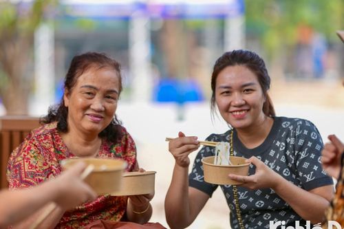 Đông đảo người dân và du khách tới trải nghiệm di sản Phở Hà Nội