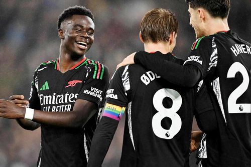 Mưa bàn thắng ở derby London, Arsenal vươn lên nhì bảng Ngoại hạng Anh