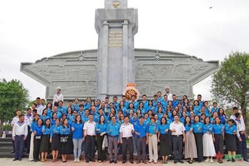 Thiết thực, bổ ích chương trình 'Một ngày cùng chiến sĩ' tại Vùng 2 Hải quân