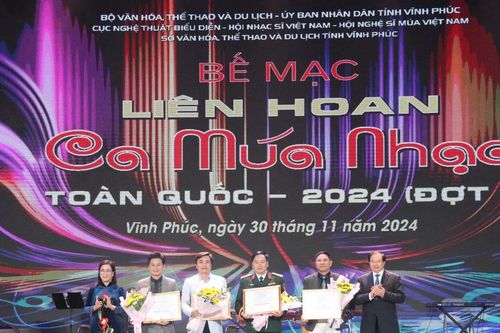 Nhạc kịch 'Giấc mơ Chí Phèo' và opera ballet 'Carmen' được trao giải đặc biệt