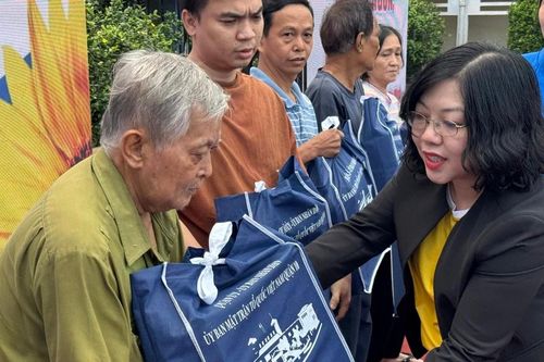 Nhiều cơ quan, đơn vị đóng góp hơn 5,8 tỷ đồng chăm lo Tết cho người dân quận 10