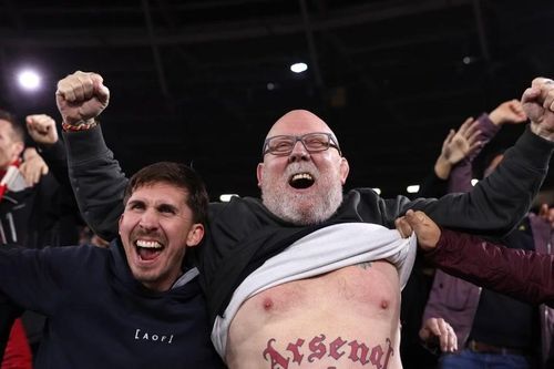 Arsenal và West Ham ghi 7 bàn trong hiệp một, khán giả lũ lượt bỏ về