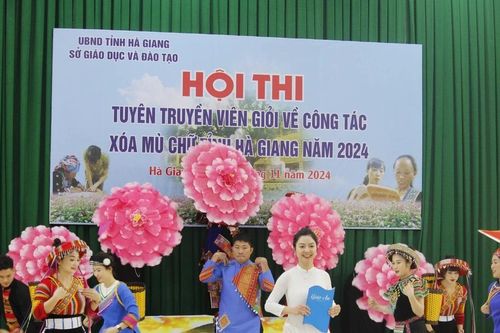 Sôi nổi Hội thi tuyên truyền viên giỏi về công tác xóa mù chữ ở Hà Giang