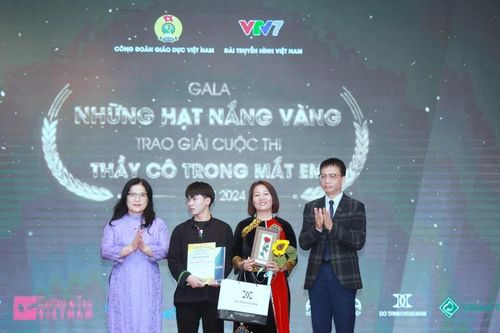 Xúc động những hình ảnh về thầy cô giáo trong mắt học sinh