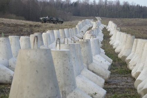Ba Lan củng cố biên giới với Ukraine; Máy bay ném bom Nga và Trung Quốc tiến hành tuần tra chung