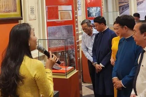 Cận cảnh các cổ vật quý vùng Phú Xuân - Huế đang triển lãm ở TPHCM
