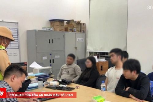 Truy đuổi ô tô chở 6 người nước ngoài nhập cảnh trái phép