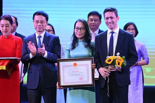 Vinh danh đơn vị phát hành 2 tác phẩm hơn 1 triệu bản năm 2024