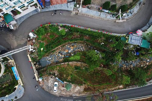 Cảnh ô nhiễm khó tin ở con suối uốn quanh đỉnh núi Tam Đảo