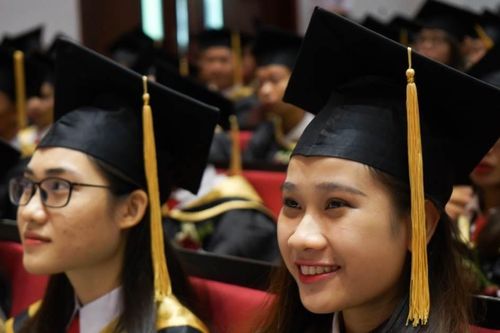 Học bổng khuyến tài 1 và 1 của TPHCM, có sinh viên giờ là tiến sĩ