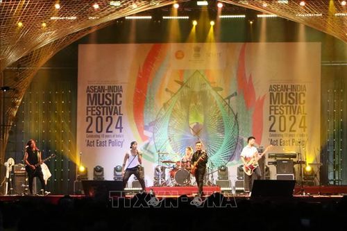 Ban nhạc Bức Tường khuấy động đêm Liên hoan Âm nhạc ASEAN - Ấn Độ