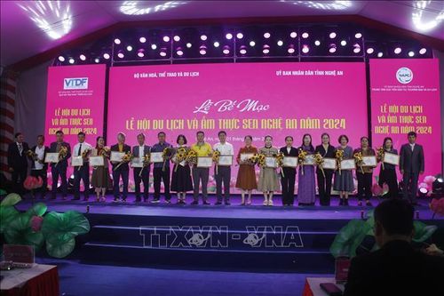 Bế mạc Lễ hội Du lịch và Ẩm thực Sen Nghệ An