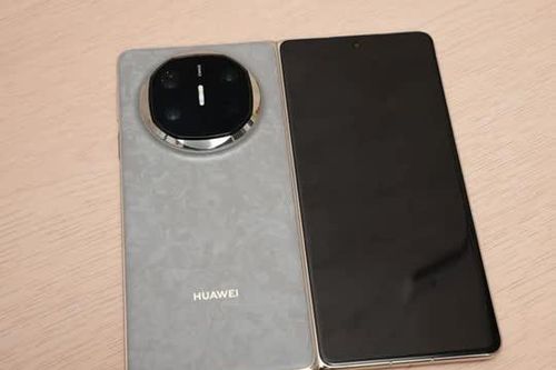 Smartphone màn hình gập, cấu hình 'khủng', pin 5.200 mAh, chống nước, giá 42,6 triệu đồng