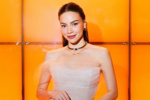 Hồ Ngọc Hà được khuyên thi hoa hậu sau màn đọ sắc với Miss Universe 2015