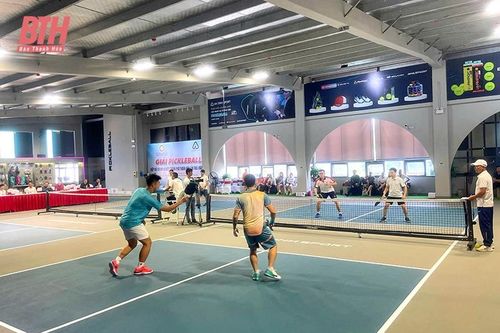 Phía sau 'cơn lốc' pickleball