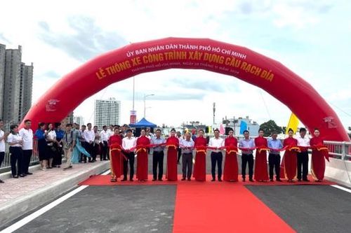 Thông xe cầu Rạch Đỉa ở Nam Sài Gòn