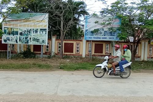 Cần thay mới pa nô tuyên truyền