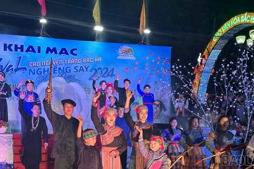 Hấp dẫn Hội thi trình diễn trang phục các dân tộc thiểu số huyện Bắc Hà
