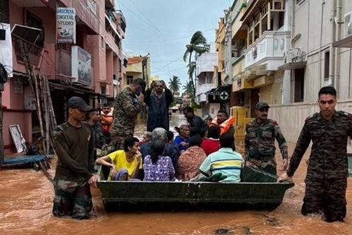 Bão Fengal càn quét Tây Nam Á khiến ít nhất 19 người thiệt mạng